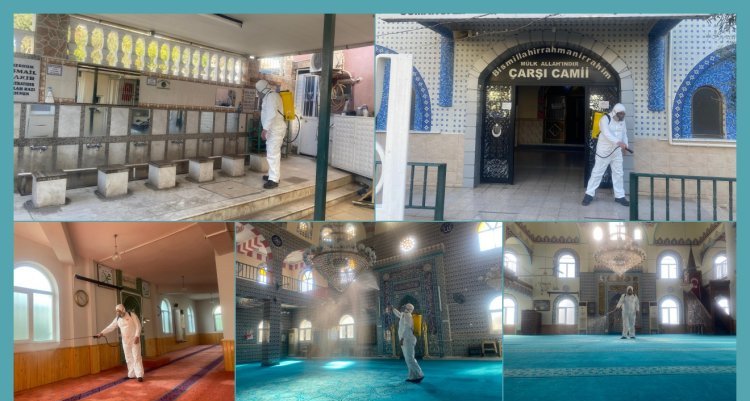 BAYRAKLI’NIN CAMİLERİ DEZENFEKTE EDİLİYOR