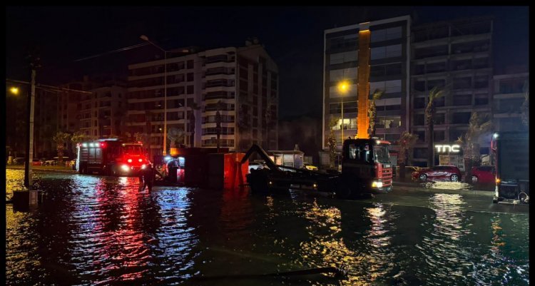 İZMİR’DE DENİZ 1 METRE YÜKSELDİ