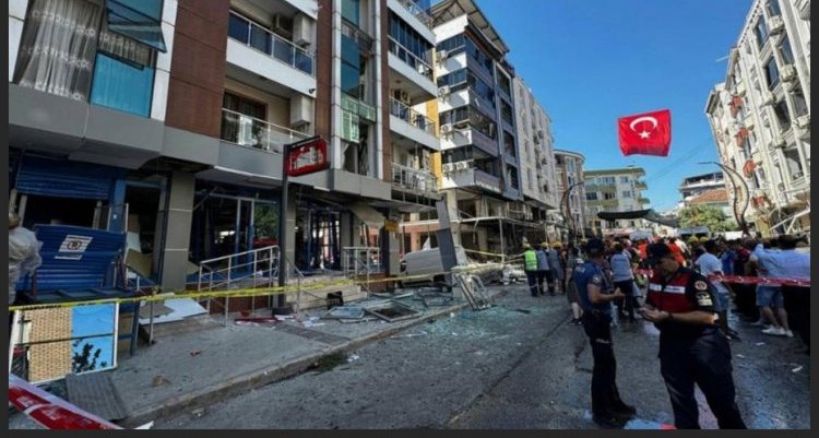 İZMİR'DE RESTORANDA PATLAMA…