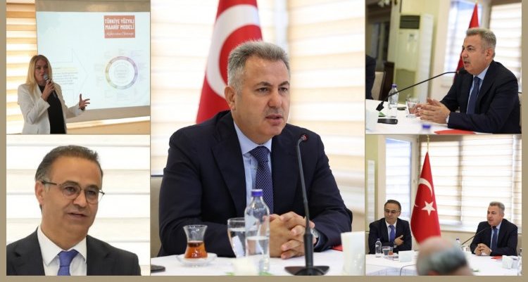 İZMİR VALİSİ DR. SÜLEYMAN ELBAN: 'EĞİTİM BİRİNCİ ÖNCELİĞİMİZ'