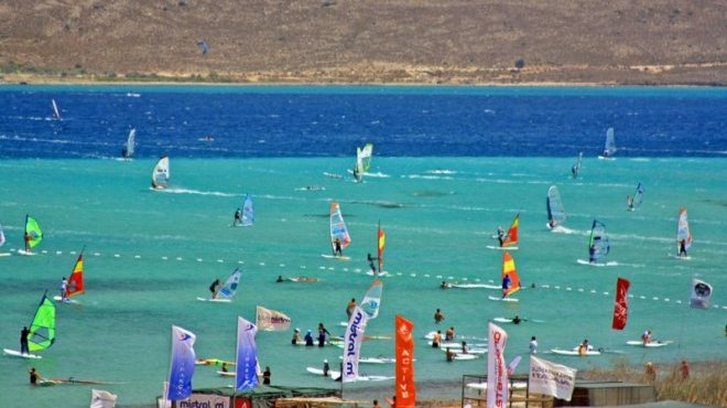Çeşme'de Rüzgar Sörfü Yapılacak