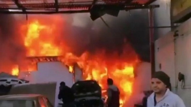 İzmir'de Oto Tamirhanesinde Yangın Çıktı